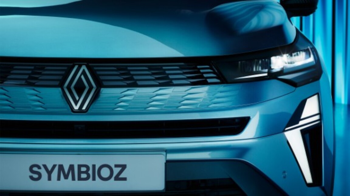 radiatoriaus grotelės su RENAULT automobiliams būdingu rombų raštu