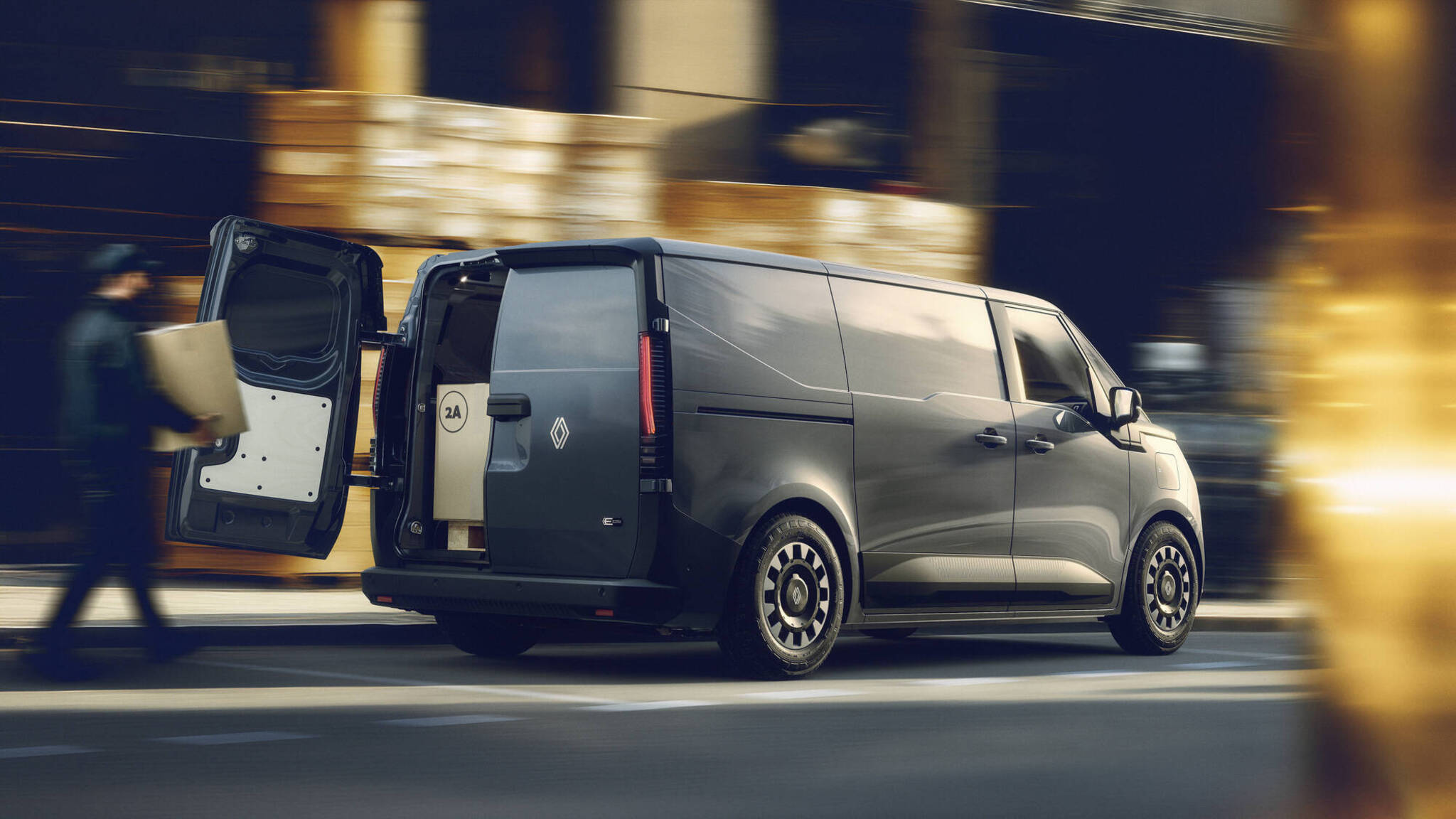„Renault“ pristato naująjį „Trafic Van E-Tech electric“: futuristinis dizainas, universalumas ir iki 450 km viena įkrova